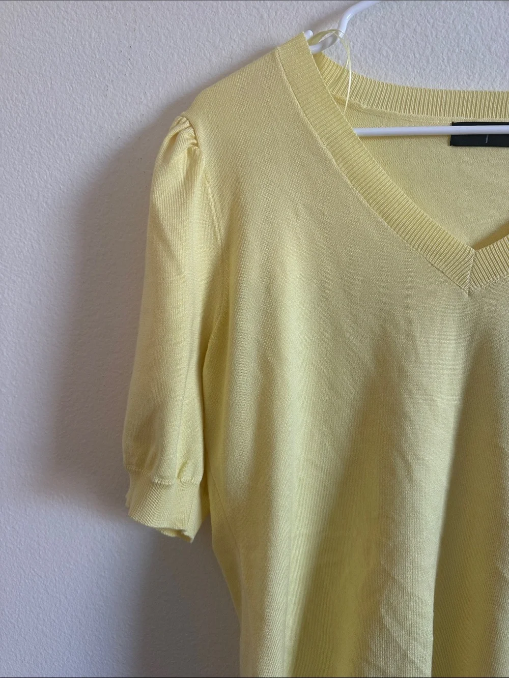 Tahari Pale Yellow V-Neck Short Sleeve Knit XL NWT